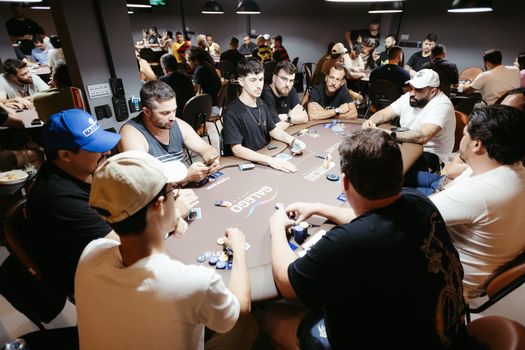 Master Online Poker: Step-by-Step Guide to Going Pro in 2024